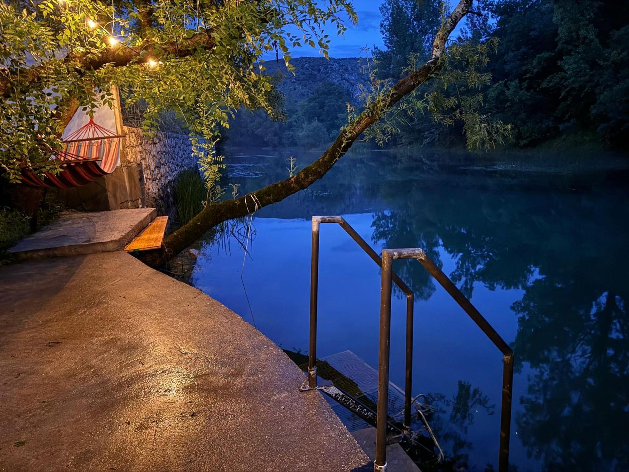 House On The River Blagaj Eksteriør billede